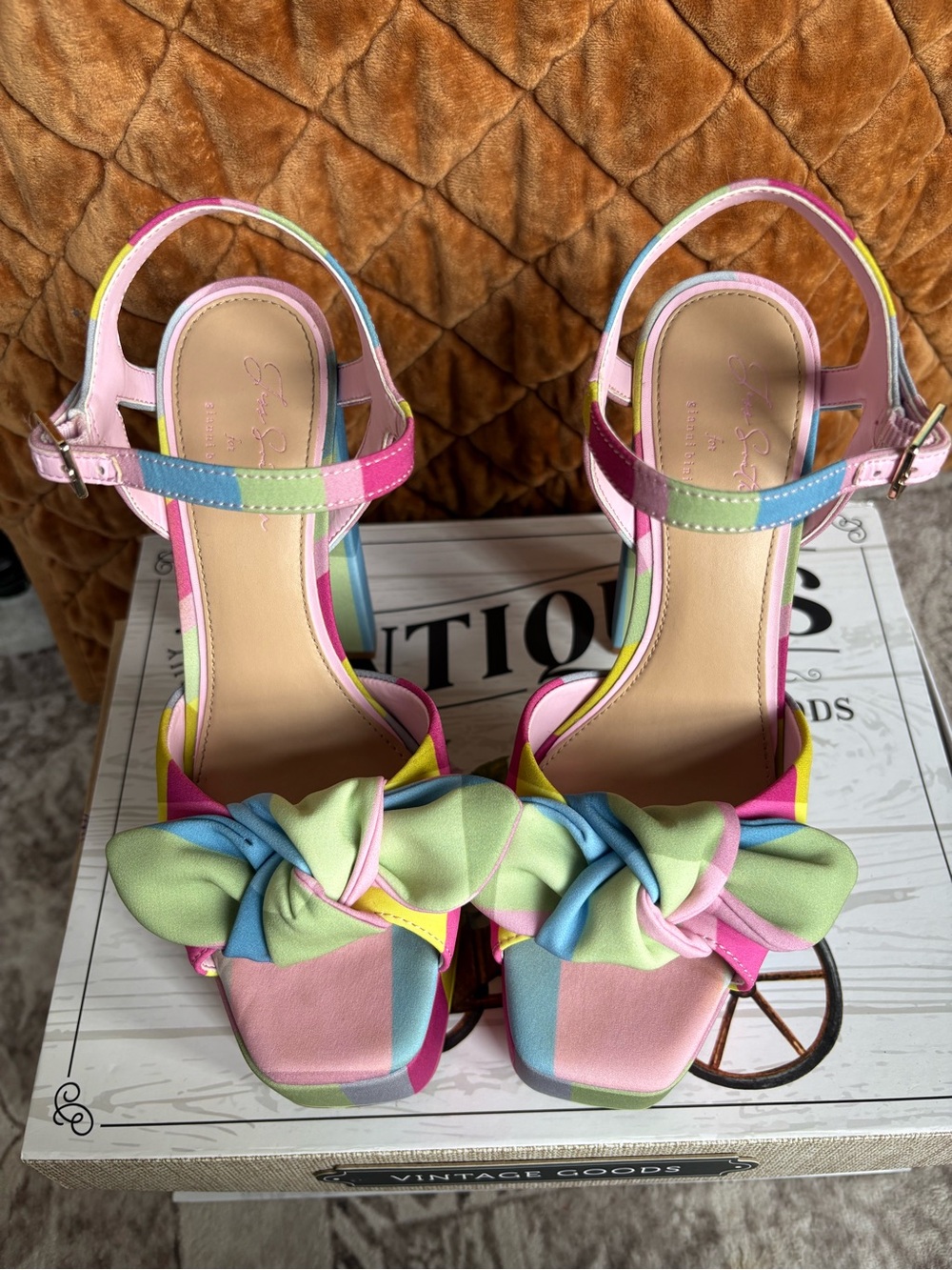 GIANNI BINI x Jess Southern
Carrie Plaid Knotted Bow Platform Sandals - Picture 3 of 6